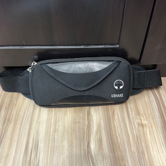 USHAKE Other - USHAKE Running Waist Pack
